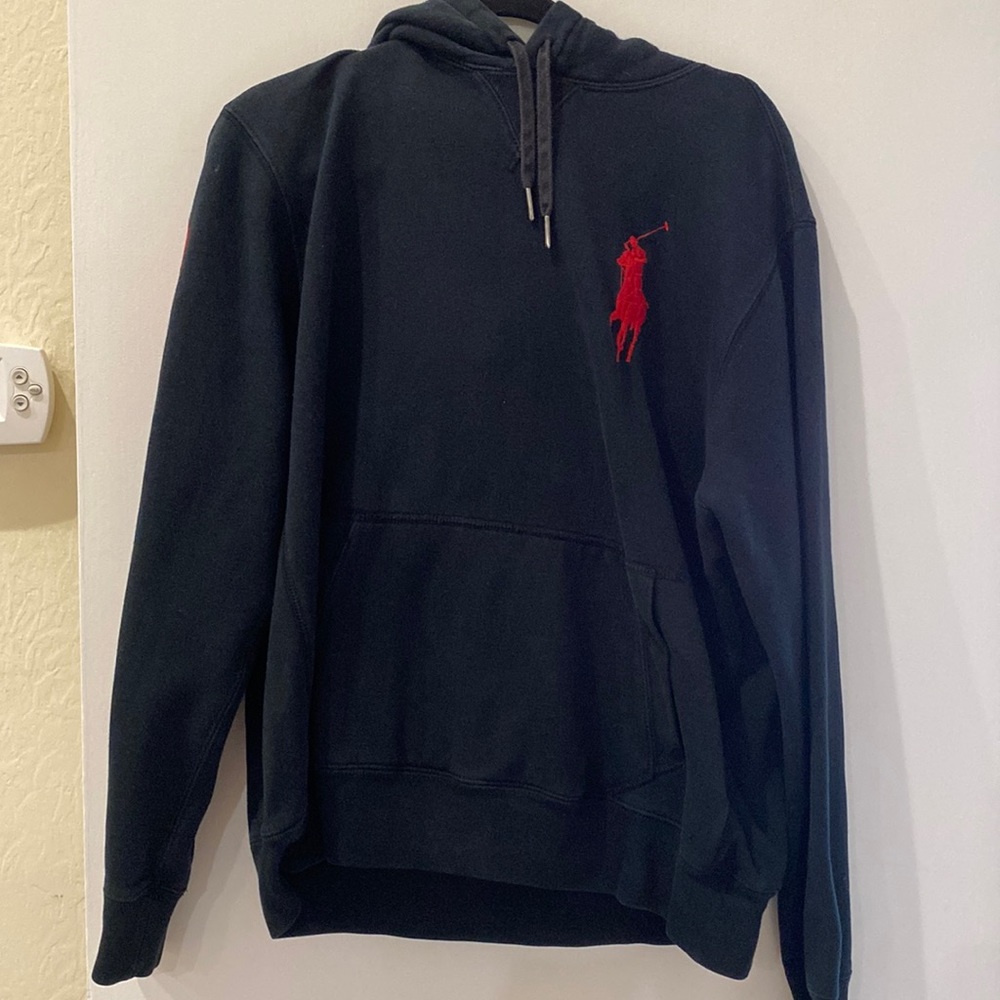 Black polo hoodie with red details